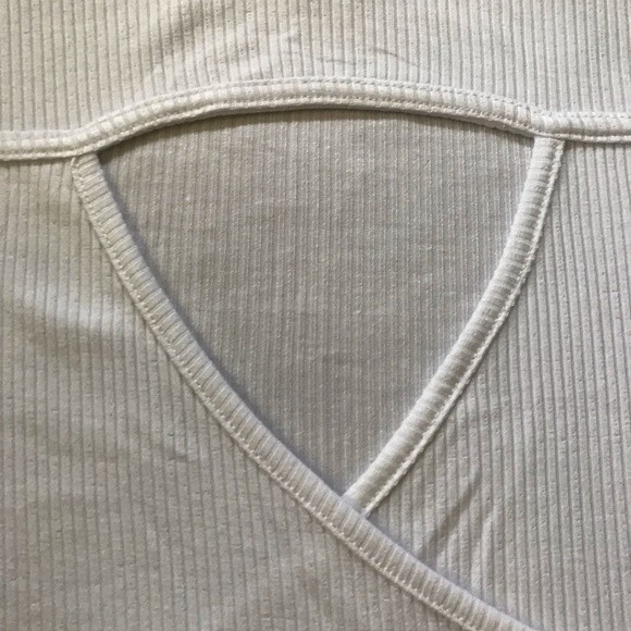 Toska white top women Short sleeve triangle front cut-out crop top size M barbie - Picture 2 of 8